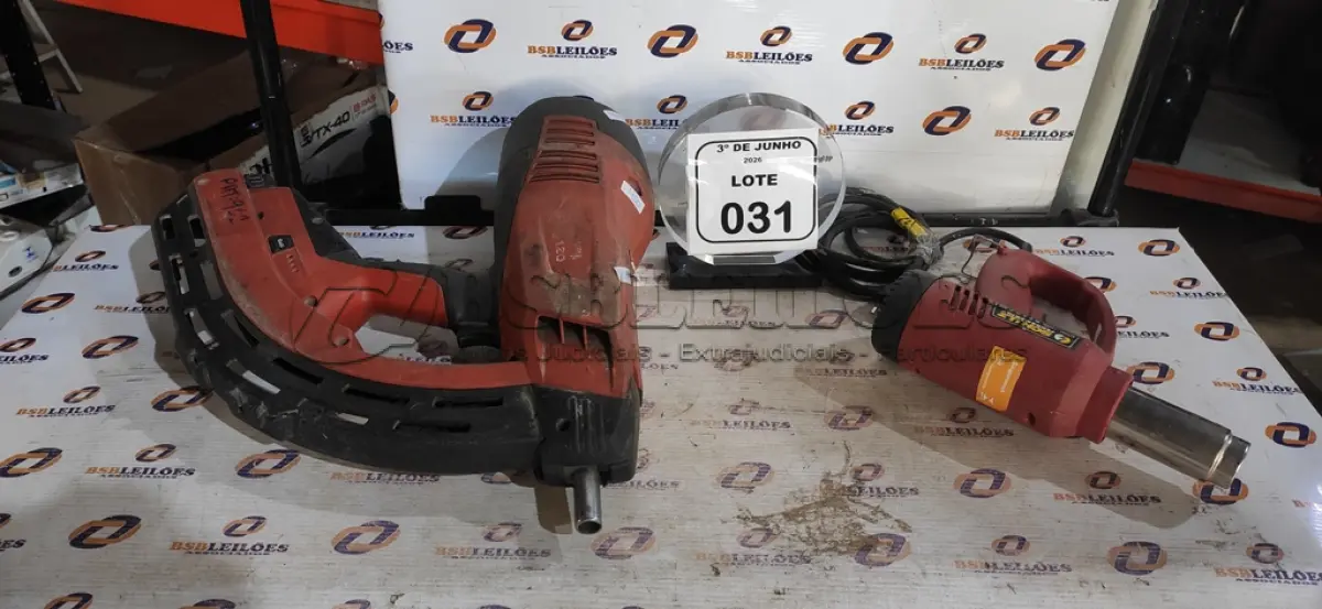 LOTE 031 - 01 PISTOLA DE PREGOS E 01 SOPRADOR TÉRMICO. (NO ESTADO) ATENÇÃO! FAZER A VISITAÇÃO ANTES DE ARREMATAR, NÃO SABEMOS SE FUNCIONA, LEILÃO NÃO TEM GARANTIA E NEM DEVOLUÇÃO, SUJEITO A POSSÍVEIS AVARIAS VISÍVEIS/OCULTAS E/OU AUSÊNCIA DE COMPONENTES.