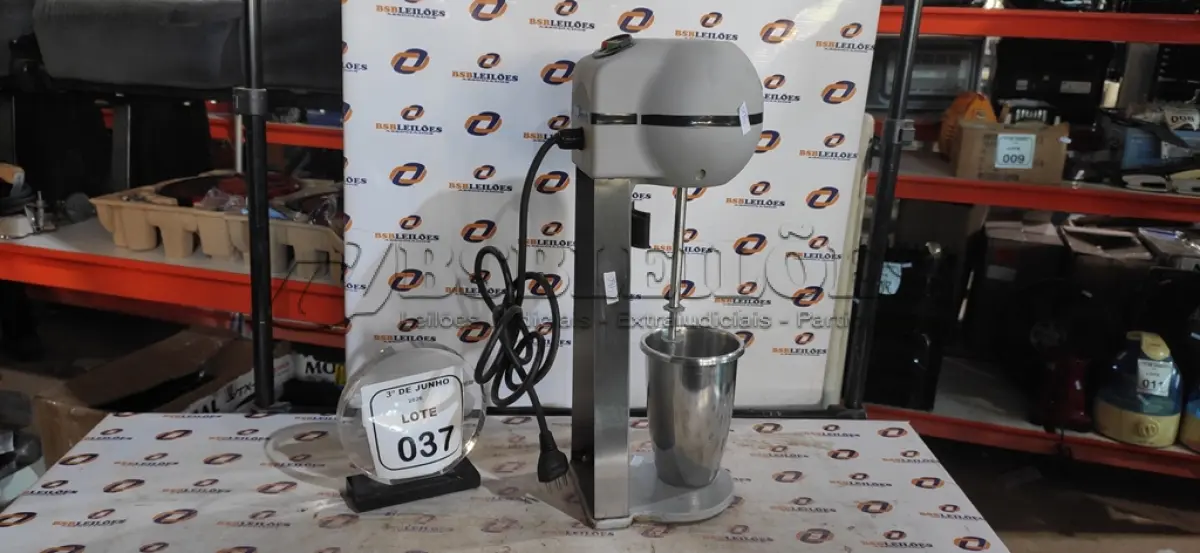 LOTE 037 - 01 BATEDOR DE MILKSHAKE MODELO BMS-N 220V MARCA SKYMSEN. (NO ESTADO) ATENÇÃO! FAZER A VISITAÇÃO ANTES DE ARREMATAR, NÃO SABEMOS SE FUNCIONA, LEILÃO NÃO TEM GARANTIA E NEM DEVOLUÇÃO, SUJEITO A POSSÍVEIS AVARIAS VISÍVEIS/OCULTAS E/OU AUSÊNCIA DE COMPONENTES.