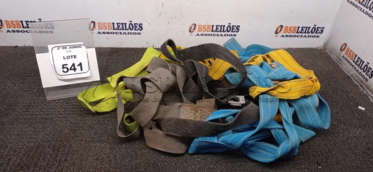LOTE 541 - 01 LOTE COM VÁRIOS CINTOS DE SEGURANÇA E.P.I E ANTIQUEDAS. (NO ESTADO) ATENÇÃO! FAZER A VISITAÇÃO ANTES DE ARREMATAR, NÃO SABEMOS SE FUNCIONA, LEILÃO NÃO TEM GARANTIA E NEM DEVOLUÇÃO, SUJEITO A POSSÍVEIS AVARIAS VISÍVEIS/OCULTAS E/OU AUSÊNCIA DE COMPONENTES.
