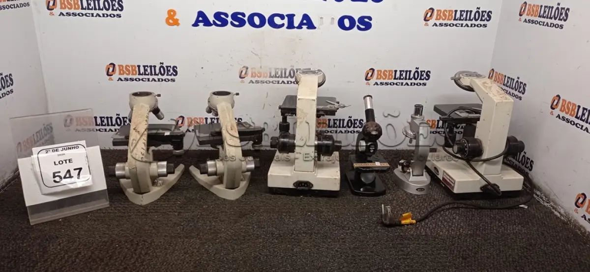 LOTE 547 - 06 MICROSCÓPIOS DE MODELOS DIVERSOS. (NO ESTADO) ATENÇÃO! FAZER A VISITAÇÃO ANTES DE ARREMATAR, NÃO SABEMOS SE FUNCIONA, LEILÃO NÃO TEM GARANTIA E NEM DEVOLUÇÃO, SUJEITO A POSSÍVEIS AVARIAS VISÍVEIS/OCULTAS E/OU AUSÊNCIA DE COMPONENTES.