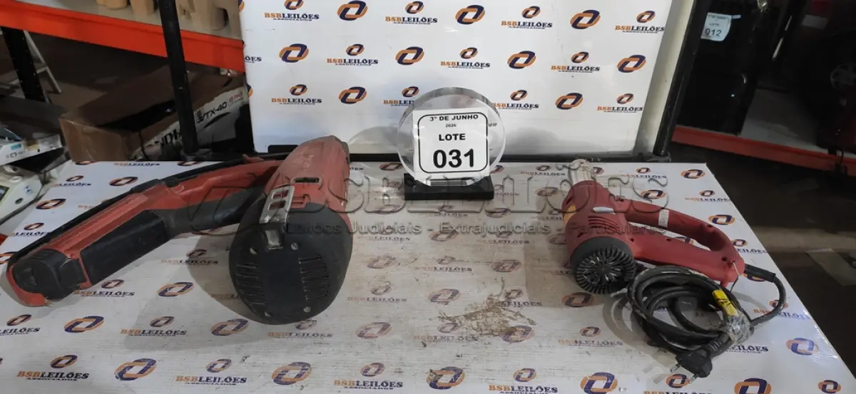 LOTE 031 - 01 PISTOLA DE PREGOS E 01 SOPRADOR TÉRMICO. (NO ESTADO) ATENÇÃO! FAZER A VISITAÇÃO ANTES DE ARREMATAR, NÃO SABEMOS SE FUNCIONA, LEILÃO NÃO TEM GARANTIA E NEM DEVOLUÇÃO, SUJEITO A POSSÍVEIS AVARIAS VISÍVEIS/OCULTAS E/OU AUSÊNCIA DE COMPONENTES.