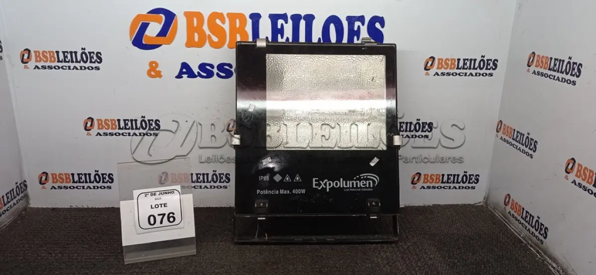 LOTE 076 - 01 REFLETOR 400W MARCA EXPOLUMEN. (NO ESTADO) ATENÇÃO! FAZER A VISITAÇÃO ANTES DE ARREMATAR, NÃO SABEMOS SE FUNCIONA, LEILÃO NÃO TEM GARANTIA E NEM DEVOLUÇÃO, SUJEITO A POSSÍVEIS AVARIAS VISÍVEIS/OCULTAS E/OU AUSÊNCIA DE COMPONENTES.