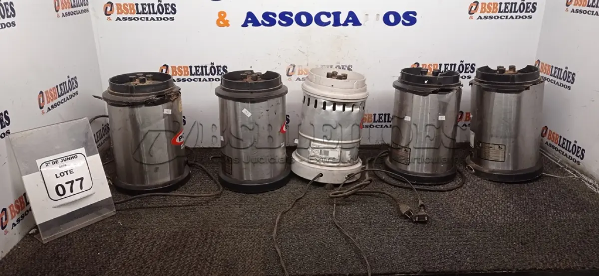 LOTE 077 - 04 BASES DE LIQUIDIFICADORES INDUSTRIAIS DE MODELOS DIVERSOS. (NO ESTADO) ATENÇÃO! FAZER A VISITAÇÃO ANTES DE ARREMATAR, NÃO SABEMOS SE FUNCIONA, LEILÃO NÃO TEM GARANTIA E NEM DEVOLUÇÃO, SUJEITO A POSSÍVEIS AVARIAS VISÍVEIS/OCULTAS E/OU AUSÊNCIA DE COMPONENTES.