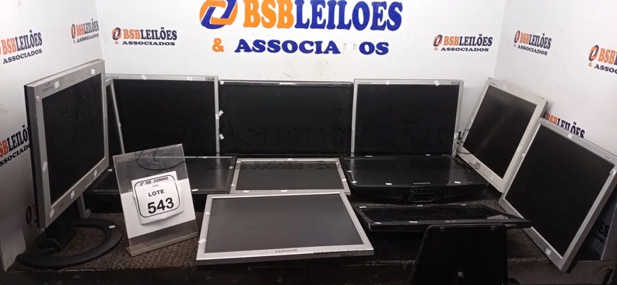LOTE 543 - 10 MONITORES DE MARCAS E MODELOS DIVERSOS. (NO ESTADO) ATENÇÃO! FAZER A VISITAÇÃO ANTES DE ARREMATAR, NÃO SABEMOS SE FUNCIONA, LEILÃO NÃO TEM GARANTIA E NEM DEVOLUÇÃO, SUJEITO A POSSÍVEIS AVARIAS VISÍVEIS/OCULTAS E/OU AUSÊNCIA DE COMPONENTES.