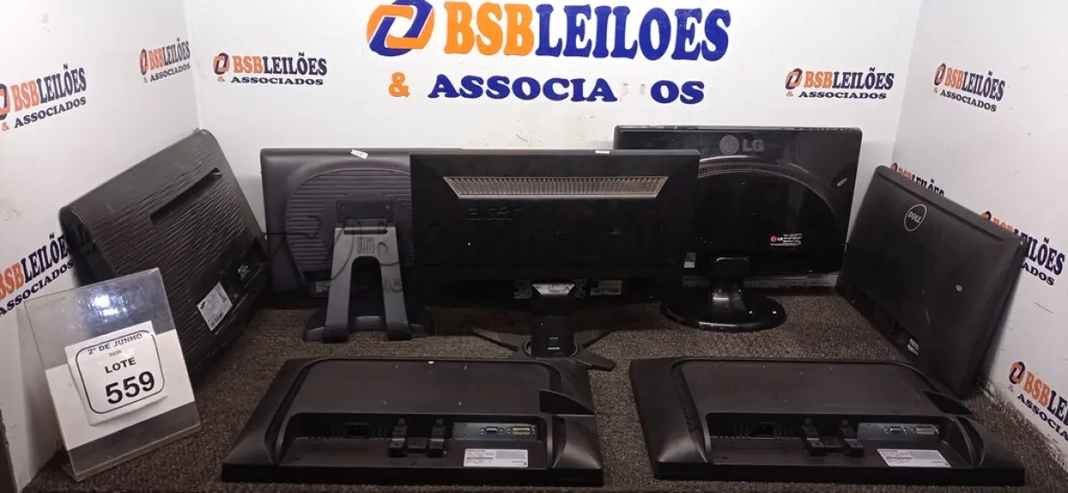 LOTE 559 - 07 MONITORES DE MARCAS E MODELOS DIVERSOS. (NO ESTADO) ATENÇÃO! FAZER A VISITAÇÃO ANTES DE ARREMATAR, NÃO SABEMOS SE FUNCIONA, LEILÃO NÃO TEM GARANTIA E NEM DEVOLUÇÃO, SUJEITO A POSSÍVEIS AVARIAS VISÍVEIS/OCULTAS E/OU AUSÊNCIA DE COMPONENTES.