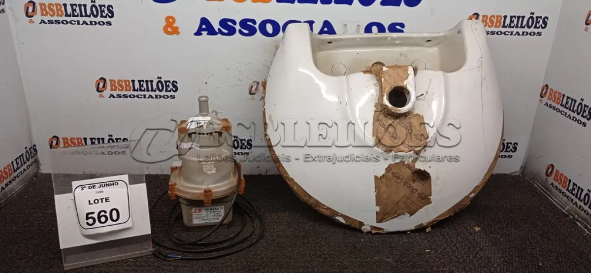 LOTE 560 - 01 BOMBA SUBMERSA E 01 PIA MARCA DECA. (NO ESTADO) ATENÇÃO! FAZER A VISITAÇÃO ANTES DE ARREMATAR, NÃO SABEMOS SE FUNCIONA, LEILÃO NÃO TEM GARANTIA E NEM DEVOLUÇÃO, SUJEITO A POSSÍVEIS AVARIAS VISÍVEIS/OCULTAS E/OU AUSÊNCIA DE COMPONENTES.