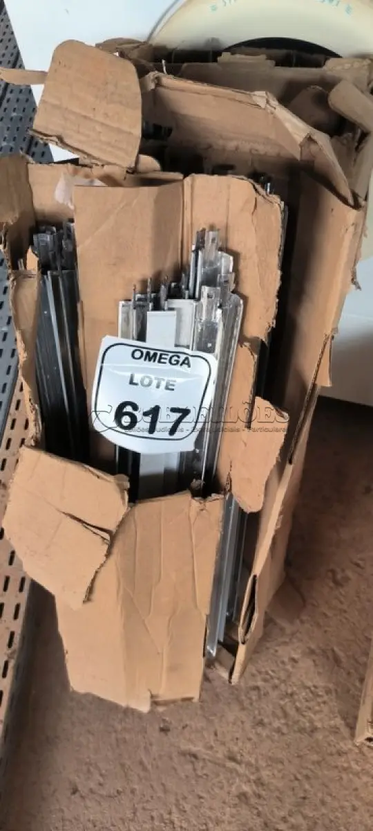 LOTE 617 - 138 PERFIS SECUNDÁRIOS PARA FORRO REMOVÍVEL - 25A - 625