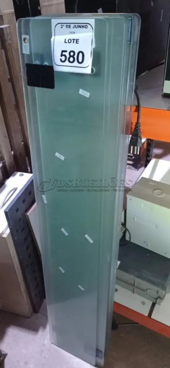 LOTE 580 - 09 PRATELEIRAS DE VIDRO DE 1,30X0,23 CM. (NO ESTADO) ATENÇÃO! FAZER A VISITAÇÃO ANTES DE ARREMATAR, NÃO SABEMOS SE FUNCIONA, LEILÃO NÃO TEM GARANTIA E NEM DEVOLUÇÃO, SUJEITO A POSSÍVEIS AVARIAS VISÍVEIS/OCULTAS E/OU AUSÊNCIA DE COMPONENTES.