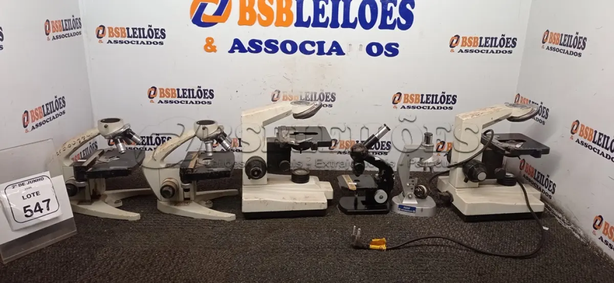 LOTE 547 - 06 MICROSCÓPIOS DE MODELOS DIVERSOS. (NO ESTADO) ATENÇÃO! FAZER A VISITAÇÃO ANTES DE ARREMATAR, NÃO SABEMOS SE FUNCIONA, LEILÃO NÃO TEM GARANTIA E NEM DEVOLUÇÃO, SUJEITO A POSSÍVEIS AVARIAS VISÍVEIS/OCULTAS E/OU AUSÊNCIA DE COMPONENTES.