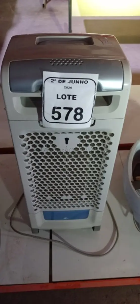 LOTE 578 - 01 HUMIDIFICADOR 220V MARCA ELECTROLUX, 01 UMIDIFICADOR E 01 MÁQUINA PARA MASSAGEAR PÉS. (NO ESTADO) ATENÇÃO! FAZER A VISITAÇÃO ANTES DE ARREMATAR, NÃO SABEMOS SE FUNCIONA, LEILÃO NÃO TEM GARANTIA E NEM DEVOLUÇÃO, SUJEITO A POSSÍVEIS AVARIAS VISÍVEIS/OCULTAS E/OU AUSÊNCIA DE COMPONENTES.