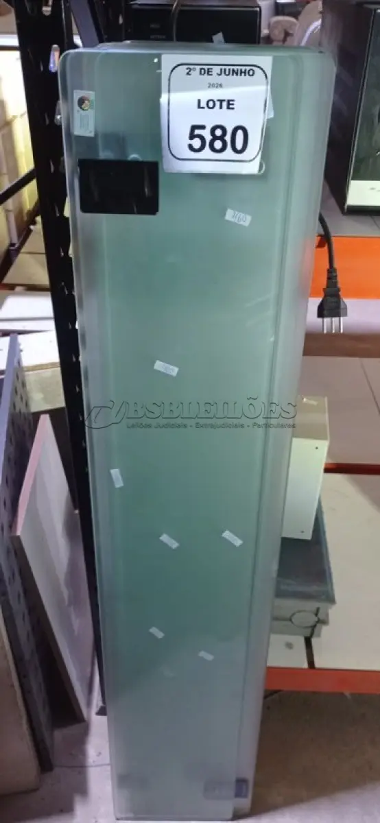 LOTE 580 - 09 PRATELEIRAS DE VIDRO DE 1,30X0,23 CM. (NO ESTADO) ATENÇÃO! FAZER A VISITAÇÃO ANTES DE ARREMATAR, NÃO SABEMOS SE FUNCIONA, LEILÃO NÃO TEM GARANTIA E NEM DEVOLUÇÃO, SUJEITO A POSSÍVEIS AVARIAS VISÍVEIS/OCULTAS E/OU AUSÊNCIA DE COMPONENTES.