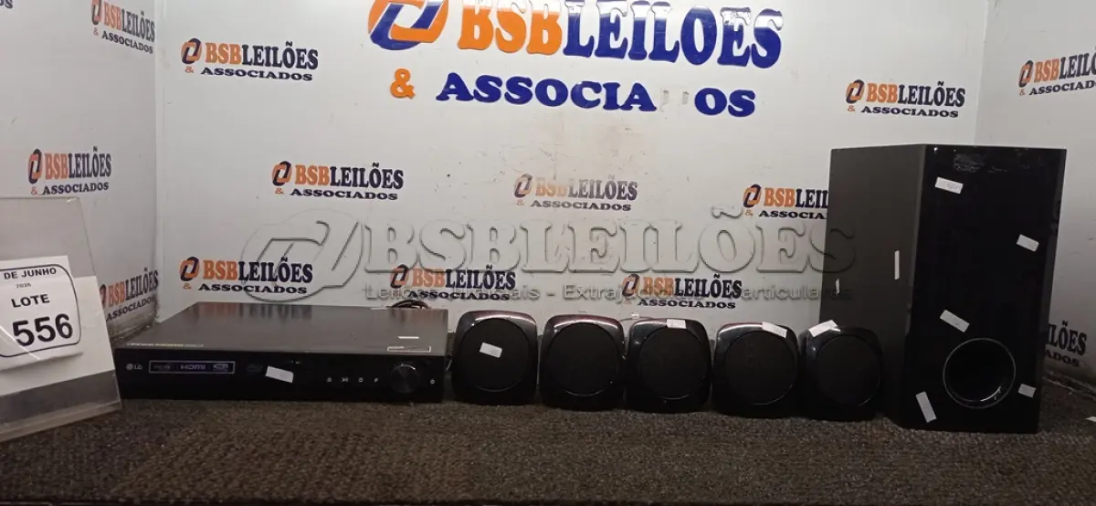 LOTE 556 - 01 HOME THEATER COM 06 CAIXAS DE SOM MARCA LG. (NO ESTADO) ATENÇÃO! FAZER A VISITAÇÃO ANTES DE ARREMATAR, NÃO SABEMOS SE FUNCIONA, LEILÃO NÃO TEM GARANTIA E NEM DEVOLUÇÃO, SUJEITO A POSSÍVEIS AVARIAS VISÍVEIS/OCULTAS E/OU AUSÊNCIA DE COMPONENTES.