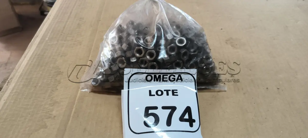 LOTE 574 - 500 PORCAS SEXTAVADAS POLIDA M8. (NO ESTADO EM QUE SE ENCONTRA. SUJEITO A AVARIAS OCULTAS/VISÍVEIS.)