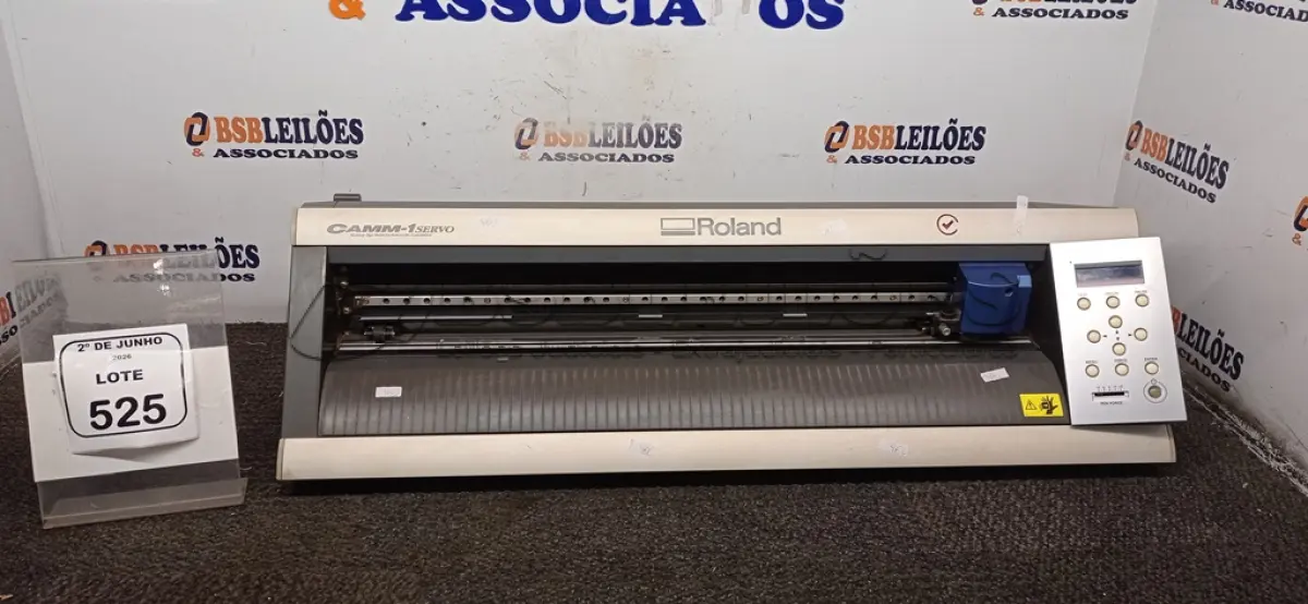 LOTE 525 - 01 PLOTTER MODELO CAMM-1 SERVO MARCA ROLAND. (NO ESTADO) ATENÇÃO! FAZER A VISITAÇÃO ANTES DE ARREMATAR, NÃO SABEMOS SE FUNCIONA, LEILÃO NÃO TEM GARANTIA E NEM DEVOLUÇÃO, SUJEITO A POSSÍVEIS AVARIAS VISÍVEIS/OCULTAS E/OU AUSÊNCIA DE COMPONENTES.
