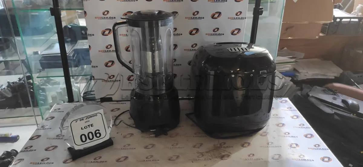 LOTE 006 - 01 PANIFICADORA MODELO MASTER BREAD MARCA MONDIAL E 01 LIQUIDIFICADOR 220V MARCA MONDIAL. (NO ESTADO) ATENÇÃO! FAZER A VISITAÇÃO ANTES DE ARREMATAR, NÃO SABEMOS SE FUNCIONA, LEILÃO NÃO TEM GARANTIA E NEM DEVOLUÇÃO, SUJEITO A POSSÍVEIS AVARIAS VISÍVEIS/OCULTAS E/OU AUSÊNCIA DE COMPONENTES.