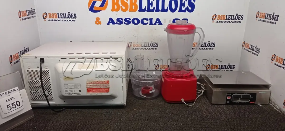 LOTE 550 - 01 MICRO-ONDAS 220V MARCA ELECTROLUX, 01 BALANÇA MARCA MAGNA E 01 LIQUIDIFICADOR/PROCESSADOR 220V MARCA BRITÂNIA. (NO ESTADO) ATENÇÃO! FAZER A VISITAÇÃO ANTES DE ARREMATAR, NÃO SABEMOS SE FUNCIONA, LEILÃO NÃO TEM GARANTIA E NEM DEVOLUÇÃO, SUJEITO A POSSÍVEIS AVARIAS VISÍVEIS/OCULTAS E/OU AUSÊNCIA DE COMPONENTES.
