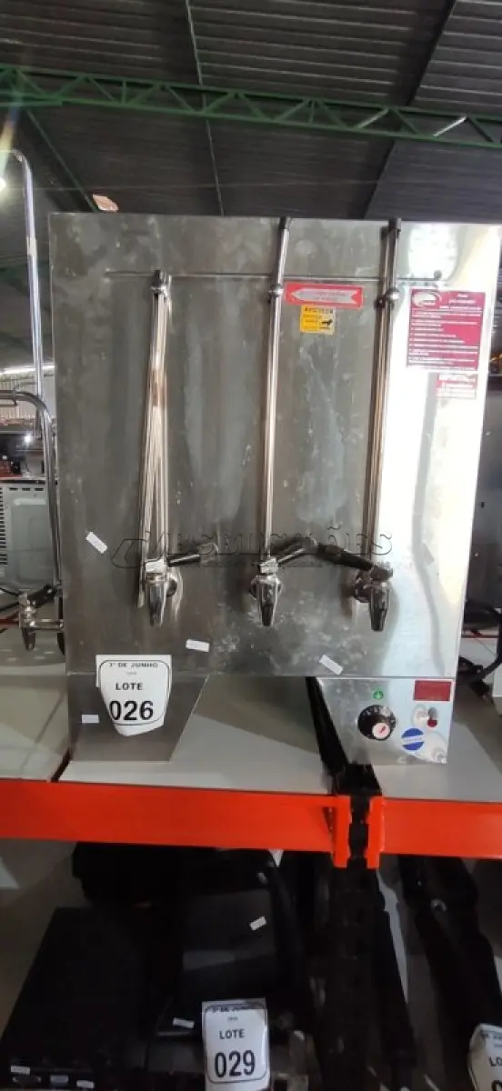 LOTE 026 - 01 CAFETEIRA INDUSTRIAL EM INOX. (NO ESTADO) ATENÇÃO! FAZER A VISITAÇÃO ANTES DE ARREMATAR, NÃO SABEMOS SE FUNCIONA, LEILÃO NÃO TEM GARANTIA E NEM DEVOLUÇÃO, SUJEITO A POSSÍVEIS AVARIAS VISÍVEIS/OCULTAS E/OU AUSÊNCIA DE COMPONENTES.