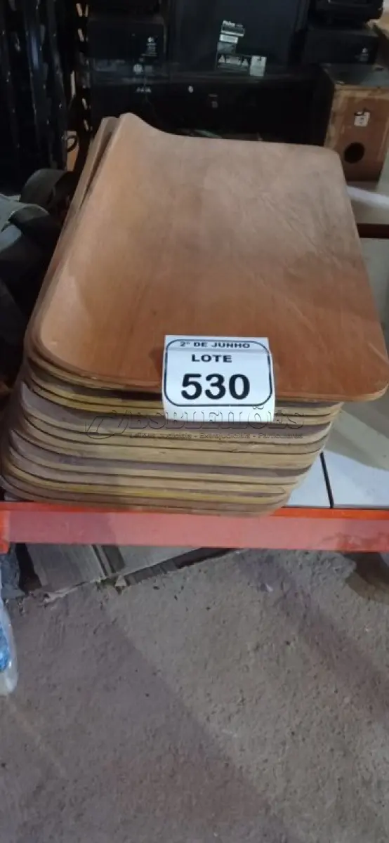 LOTE 530 - 20 PLACAS DE MADEIRA. (NO ESTADO) ATENÇÃO! FAZER A VISITAÇÃO ANTES DE ARREMATAR, NÃO SABEMOS SE FUNCIONA, LEILÃO NÃO TEM GARANTIA E NEM DEVOLUÇÃO, SUJEITO A POSSÍVEIS AVARIAS VISÍVEIS/OCULTAS E/OU AUSÊNCIA DE COMPONENTES.