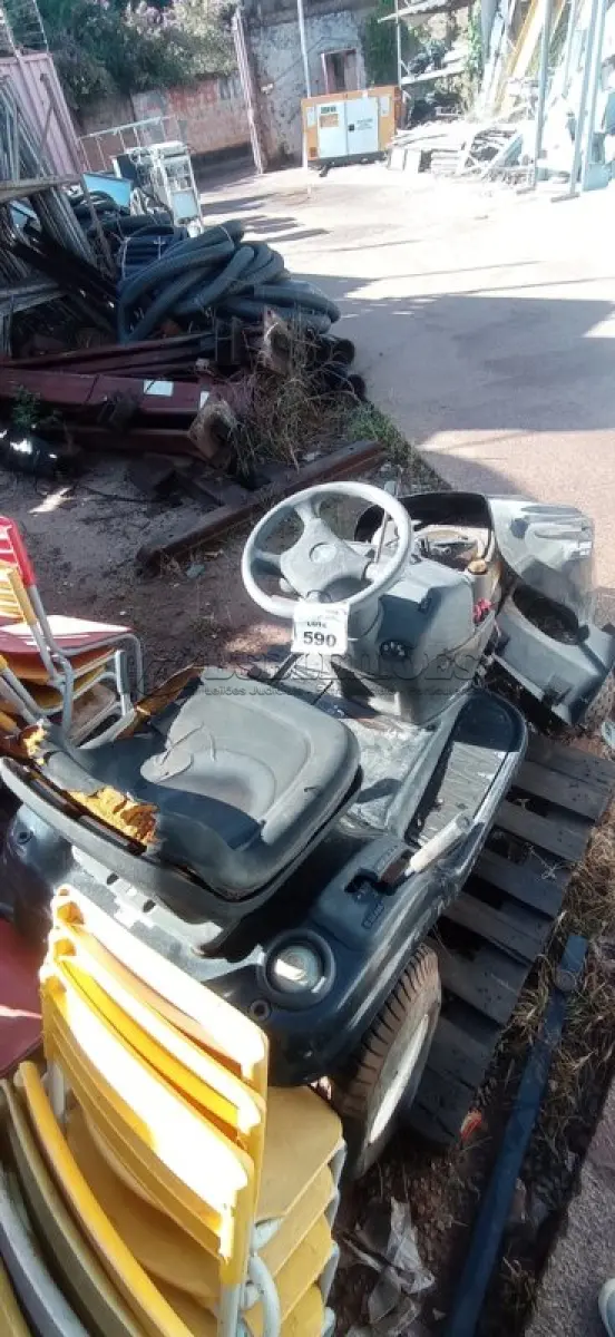 LOTE 590 - 01 TRATOR CORTADOR DE GRAMA MARCA MURRAY. (NO ESTADO) ATENÇÃO! FAZER A VISITAÇÃO ANTES DE ARREMATAR, NÃO SABEMOS SE FUNCIONA, LEILÃO NÃO TEM GARANTIA E NEM DEVOLUÇÃO, SUJEITO A POSSÍVEIS AVARIAS VISÍVEIS/OCULTAS E/OU AUSÊNCIA DE COMPONENTES.