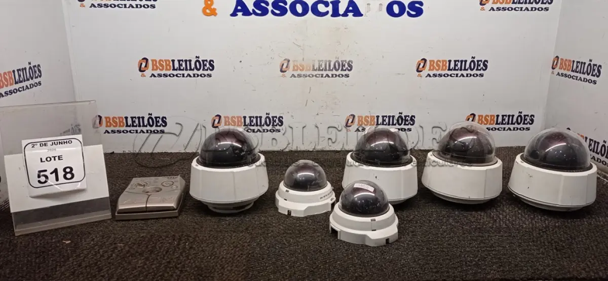 LOTE 518 - 01 PEDALEIRA DE GUITARRA MODELO 505II MARCA ZOOM E 06 CÂMERAS DE MONITORAMENTO TIPO DOME. (NO ESTADO) ATENÇÃO! FAZER A VISITAÇÃO ANTES DE ARREMATAR, NÃO SABEMOS SE FUNCIONA, LEILÃO NÃO TEM GARANTIA E NEM DEVOLUÇÃO, SUJEITO A POSSÍVEIS AVARIAS VISÍVEIS/OCULTAS E/OU AUSÊNCIA DE COMPONENTES.