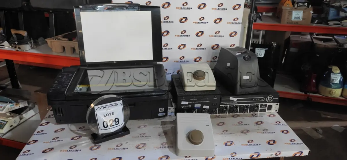 LOTE 029 - 01 ULTRAGAIN PRO-8 DIGITAL, 01 FONTE DE ALIMENTAÇÃO CHAVEADA, 01 DVR, 01 AUTOTRANSFORMADOR 1.500VA, 01 IMPRESSORA MODELO TX410 MARCA EPSON E 02 ADAPTADORES DE ENERGIA MODELO M38063 MARCA CANON. (NO ESTADO) ATENÇÃO! FAZER A VISITAÇÃO ANTES DE ARREMATAR, NÃO SABEMOS SE FUNCIONA, LEILÃO NÃO TEM GARANTIA E NEM DEVOLUÇÃO, SUJEITO A POSSÍVEIS AVARIAS VISÍVEIS/OCULTAS E/OU AUSÊNCIA DE COMPONENTES.