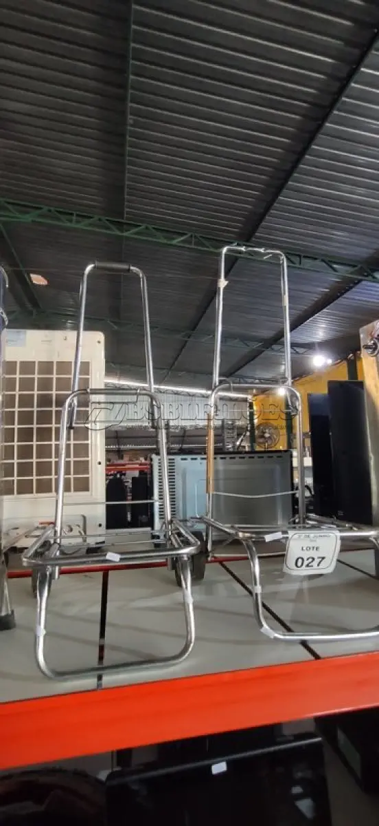 LOTE 027 - 02 CARRINHOS DE FEIRA. (NO ESTADO) ATENÇÃO! FAZER A VISITAÇÃO ANTES DE ARREMATAR, NÃO SABEMOS SE FUNCIONA, LEILÃO NÃO TEM GARANTIA E NEM DEVOLUÇÃO, SUJEITO A POSSÍVEIS AVARIAS VISÍVEIS/OCULTAS E/OU AUSÊNCIA DE COMPONENTES.