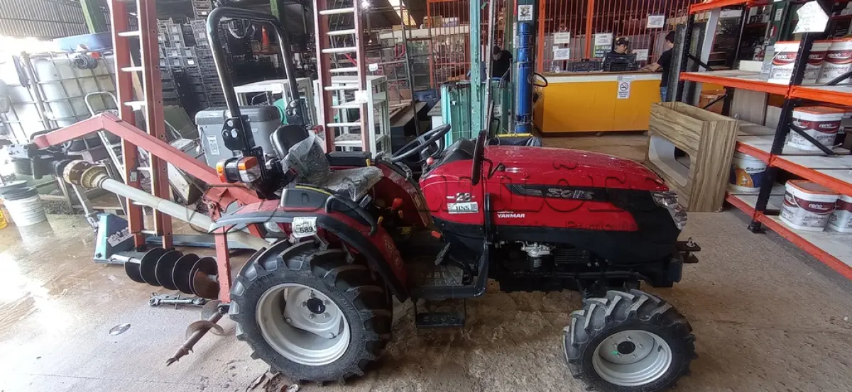 LOTE 589 - 01 TRATOR AGRÍCOLA YAMMAR SOLIS 28 A DIESEL 4X4 3 CILINDROS 26 CV CHASSI JMKSJ1207139G36. (NO ESTADO) ATENÇÃO! FAZER A VISITAÇÃO ANTES DE ARREMATAR, NÃO SABEMOS SE FUNCIONA, LEILÃO NÃO TEM GARANTIA E NEM DEVOLUÇÃO, SUJEITO A POSSÍVEIS AVARIAS VISÍVEIS/OCULTAS E/OU AUSÊNCIA DE COMPONENTES.