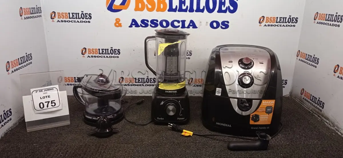 LOTE 075 - 01 AIR FRYER 6L 220V MARCA MONDIAL E 01 LIQUIDIFICADOR 220V MARCA MONDIAL. (NO ESTADO) ATENÇÃO! FAZER A VISITAÇÃO ANTES DE ARREMATAR, NÃO SABEMOS SE FUNCIONA, LEILÃO NÃO TEM GARANTIA E NEM DEVOLUÇÃO, SUJEITO A POSSÍVEIS AVARIAS VISÍVEIS/OCULTAS E/OU AUSÊNCIA DE COMPONENTES.