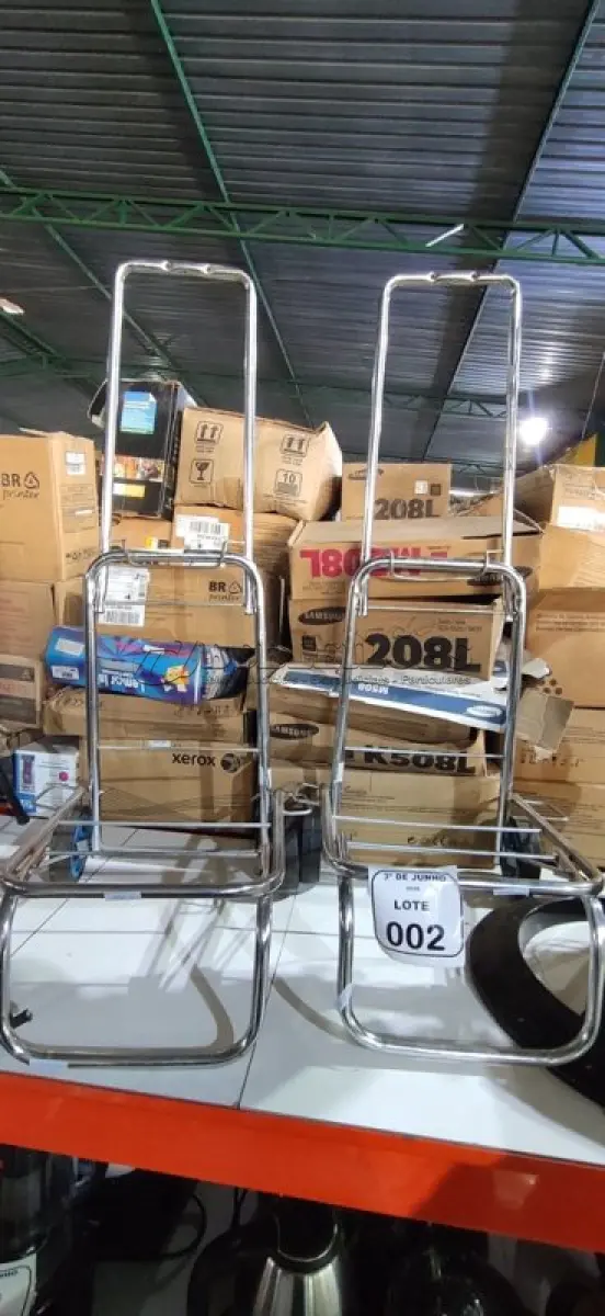 LOTE 002 - 02 CARRINHOS DE FEIRA. (NO ESTADO) ATENÇÃO! FAZER A VISITAÇÃO ANTES DE ARREMATAR, NÃO SABEMOS SE FUNCIONA, LEILÃO NÃO TEM GARANTIA E NEM DEVOLUÇÃO, SUJEITO A POSSÍVEIS AVARIAS VISÍVEIS/OCULTAS E/OU AUSÊNCIA DE COMPONENTES.