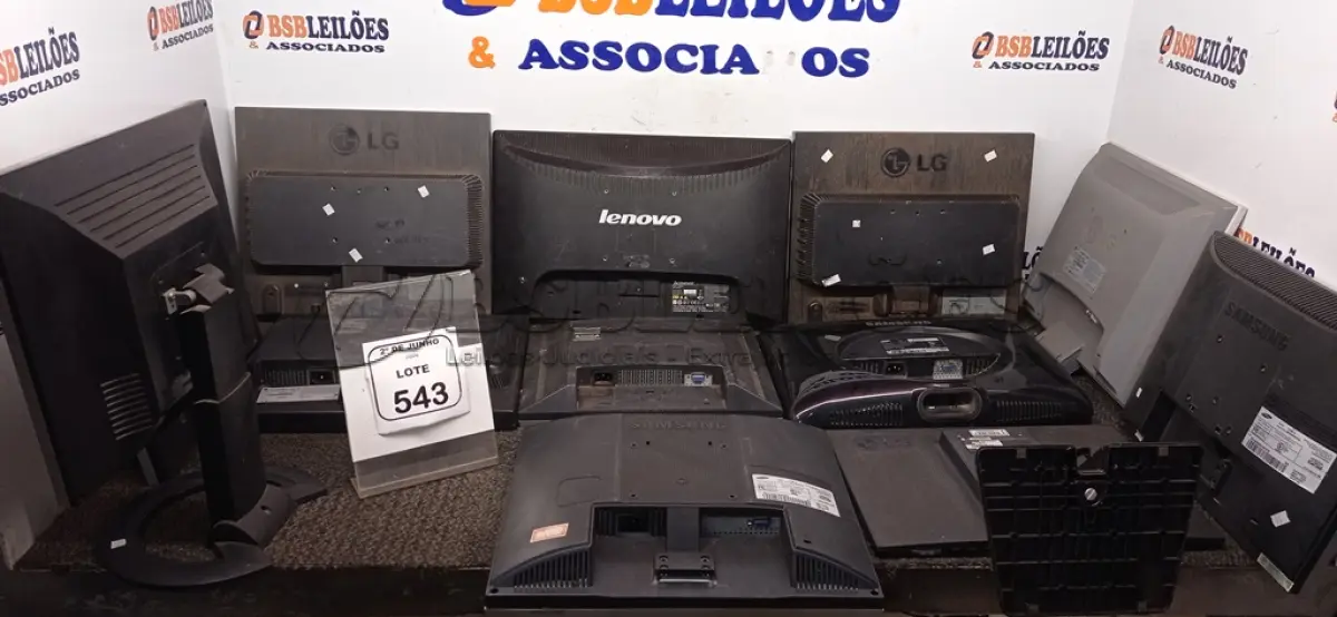 LOTE 543 - 10 MONITORES DE MARCAS E MODELOS DIVERSOS. (NO ESTADO) ATENÇÃO! FAZER A VISITAÇÃO ANTES DE ARREMATAR, NÃO SABEMOS SE FUNCIONA, LEILÃO NÃO TEM GARANTIA E NEM DEVOLUÇÃO, SUJEITO A POSSÍVEIS AVARIAS VISÍVEIS/OCULTAS E/OU AUSÊNCIA DE COMPONENTES.