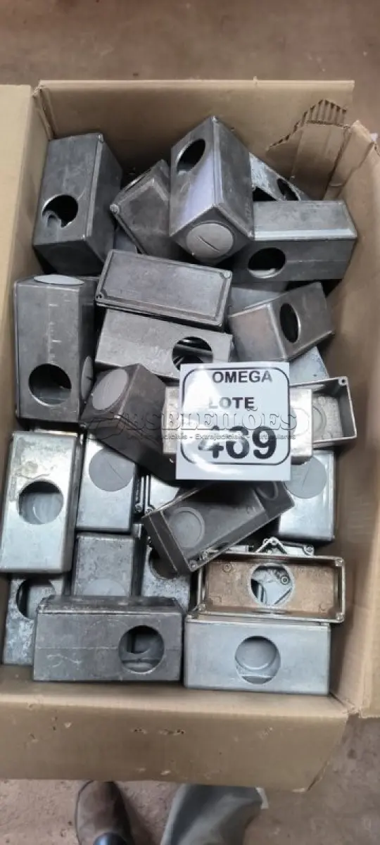 LOTE 469 - 45 PETROLETES DM (T) 110 L (NO ESTADO EM QUE SE ENCONTRA. SUJEITO A AVARIAS OCULTAS/VISÍVEIS.)