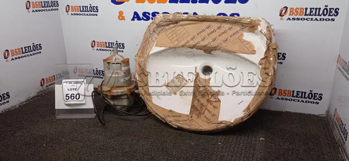 LOTE 560 - 01 BOMBA SUBMERSA E 01 PIA MARCA DECA. (NO ESTADO) ATENÇÃO! FAZER A VISITAÇÃO ANTES DE ARREMATAR, NÃO SABEMOS SE FUNCIONA, LEILÃO NÃO TEM GARANTIA E NEM DEVOLUÇÃO, SUJEITO A POSSÍVEIS AVARIAS VISÍVEIS/OCULTAS E/OU AUSÊNCIA DE COMPONENTES.