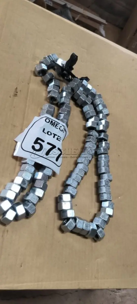 LOTE 577 - 100 PORCAS SEXTAVADAS POLIDA M13 X 1.5. (NO ESTADO EM QUE SE ENCONTRA. SUJEITO A AVARIAS OCULTAS/VISÍVEIS.)