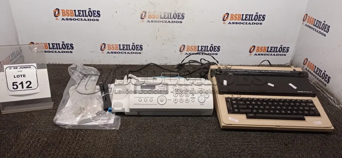 LOTE 512 - 01 MÁQUINA DE DATILOGRAFAR MODELO PRÁXIS 20 MARCA OLIVETTI E 01 FAX MODELO KXFP218 MARCA PANASONIC. (NO ESTADO) ATENÇÃO! FAZER A VISITAÇÃO ANTES DE ARREMATAR, NÃO SABEMOS SE FUNCIONA, LEILÃO NÃO TEM GARANTIA E NEM DEVOLUÇÃO, SUJEITO A POSSÍVEIS AVARIAS VISÍVEIS/OCULTAS E/OU AUSÊNCIA DE COMPONENTES.
