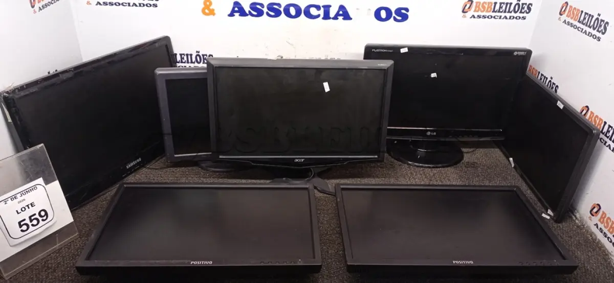 LOTE 559 - 07 MONITORES DE MARCAS E MODELOS DIVERSOS. (NO ESTADO) ATENÇÃO! FAZER A VISITAÇÃO ANTES DE ARREMATAR, NÃO SABEMOS SE FUNCIONA, LEILÃO NÃO TEM GARANTIA E NEM DEVOLUÇÃO, SUJEITO A POSSÍVEIS AVARIAS VISÍVEIS/OCULTAS E/OU AUSÊNCIA DE COMPONENTES.