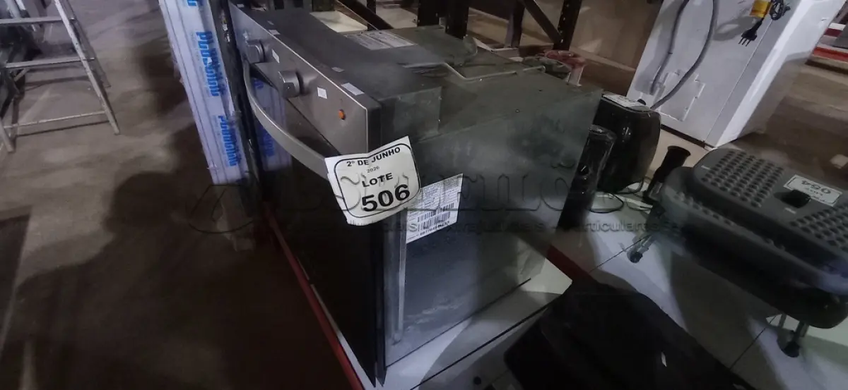 LOTE 506 - 01 FORNO DE EMBUTIR MARCA BRASTEMP. (NO ESTADO) ATENÇÃO! FAZER A VISITAÇÃO ANTES DE ARREMATAR, NÃO SABEMOS SE FUNCIONA, LEILÃO NÃO TEM GARANTIA E NEM DEVOLUÇÃO, SUJEITO A POSSÍVEIS AVARIAS VISÍVEIS/OCULTAS E/OU AUSÊNCIA DE COMPONENTES.
