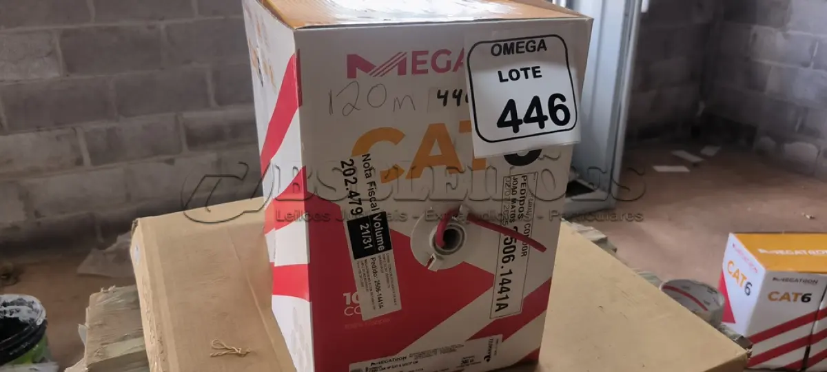 LOTE 446 - 120 CABOS DE REDE CAT-6. (NO ESTADO EM QUE SE ENCONTRA. SUJEITO A AVARIAS OCULTAS/VISÍVEIS.)
