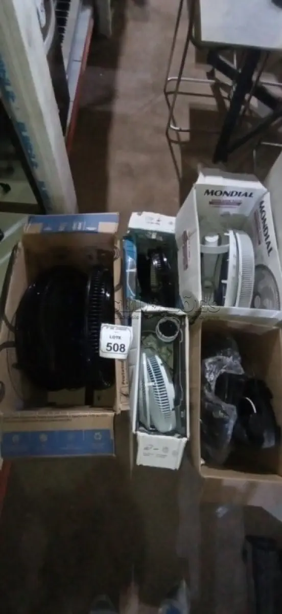 LOTE 508 - 05 VENTILADORES 220V MARCA MONDIAL DESMONTADOS. (NO ESTADO) ATENÇÃO! FAZER A VISITAÇÃO ANTES DE ARREMATAR, NÃO SABEMOS SE FUNCIONA, LEILÃO NÃO TEM GARANTIA E NEM DEVOLUÇÃO, SUJEITO A POSSÍVEIS AVARIAS VISÍVEIS/OCULTAS E/OU AUSÊNCIA DE COMPONENTES.