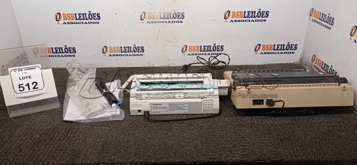 LOTE 512 - 01 MÁQUINA DE DATILOGRAFAR MODELO PRÁXIS 20 MARCA OLIVETTI E 01 FAX MODELO KXFP218 MARCA PANASONIC. (NO ESTADO) ATENÇÃO! FAZER A VISITAÇÃO ANTES DE ARREMATAR, NÃO SABEMOS SE FUNCIONA, LEILÃO NÃO TEM GARANTIA E NEM DEVOLUÇÃO, SUJEITO A POSSÍVEIS AVARIAS VISÍVEIS/OCULTAS E/OU AUSÊNCIA DE COMPONENTES.