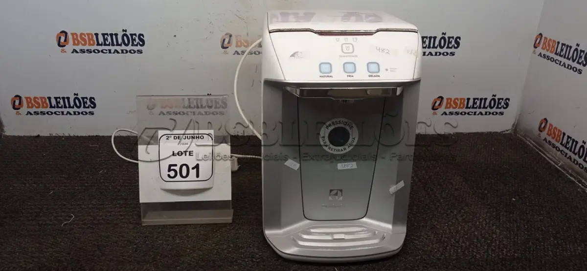 LOTE 501 - 01 PURIFICADOR DE ÁGUA 220V MARCA ELECTROLUX. (NO ESTADO) ATENÇÃO! FAZER A VISITAÇÃO ANTES DE ARREMATAR, NÃO SABEMOS SE FUNCIONA, LEILÃO NÃO TEM GARANTIA E NEM DEVOLUÇÃO, SUJEITO A POSSÍVEIS AVARIAS VISÍVEIS/OCULTAS E/OU AUSÊNCIA DE COMPONENTES.