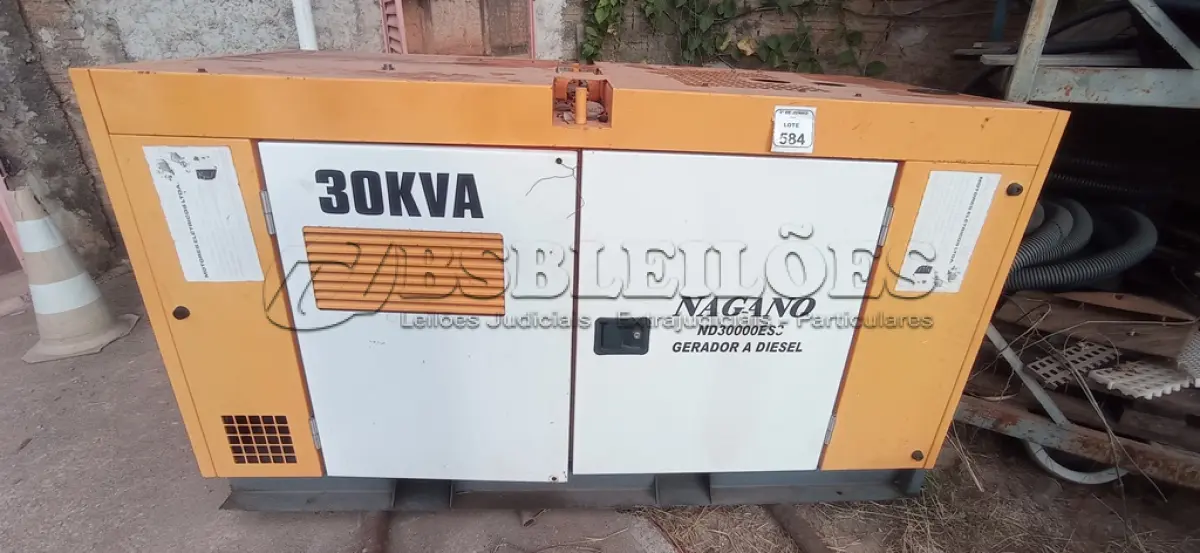 LOTE 584 - 01 GERADOR MODELO ND3000ES3 A DIESEL 30KVA MARCA NAGANO. (NO ESTADO) ATENÇÃO! FAZER A VISITAÇÃO ANTES DE ARREMATAR, NÃO SABEMOS SE FUNCIONA, LEILÃO NÃO TEM GARANTIA E NEM DEVOLUÇÃO, SUJEITO A POSSÍVEIS AVARIAS VISÍVEIS/OCULTAS E/OU AUSÊNCIA DE COMPONENTES.