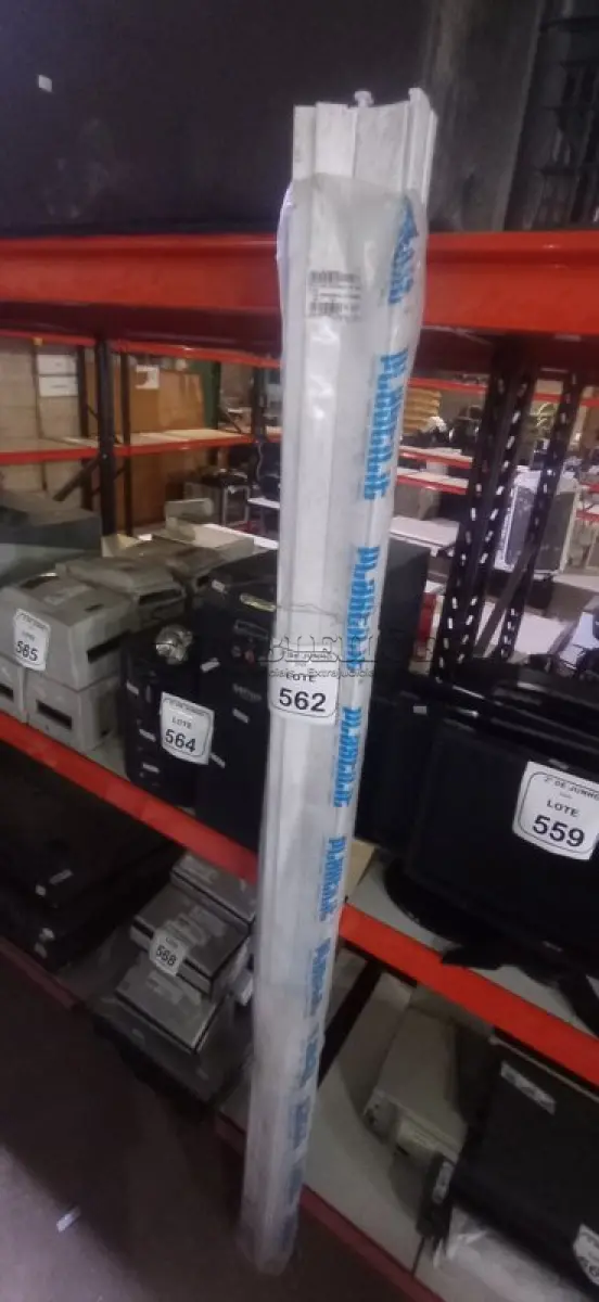 LOTE 562 - 01 PORTA SANFONADA PVC DE 0,86X2,10 NA COR BRANCA MARCA PLASTILIT. (NO ESTADO) ATENÇÃO! FAZER A VISITAÇÃO ANTES DE ARREMATAR, NÃO SABEMOS SE FUNCIONA, LEILÃO NÃO TEM GARANTIA E NEM DEVOLUÇÃO, SUJEITO A POSSÍVEIS AVARIAS VISÍVEIS/OCULTAS E/OU AUSÊNCIA DE COMPONENTES.