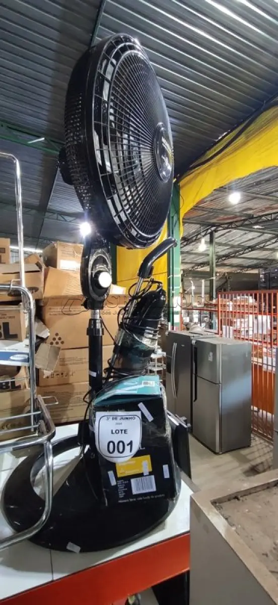 LOTE 001 - 01 VENTILADOR DE COLUNA, 01 ASPIRADOR DE PÓ E 01 CHALEIRA ELÉTRICA. (NO ESTADO) ATENÇÃO! FAZER A VISITAÇÃO ANTES DE ARREMATAR, NÃO SABEMOS SE FUNCIONA, LEILÃO NÃO TEM GARANTIA E NEM DEVOLUÇÃO, SUJEITO A POSSÍVEIS AVARIAS VISÍVEIS/OCULTAS E/OU AUSÊNCIA DE COMPONENTES.