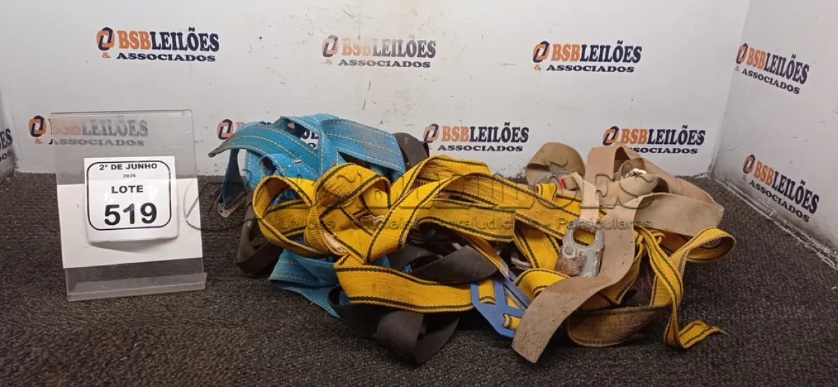 LOTE 519 - 01 LOTE COM VÁRIOS CINTOS DE SEGURANÇA E.P.I E TRAVAQUEDAS. (NO ESTADO) ATENÇÃO! FAZER A VISITAÇÃO ANTES DE ARREMATAR, NÃO SABEMOS SE FUNCIONA, LEILÃO NÃO TEM GARANTIA E NEM DEVOLUÇÃO, SUJEITO A POSSÍVEIS AVARIAS VISÍVEIS/OCULTAS E/OU AUSÊNCIA DE COMPONENTES.