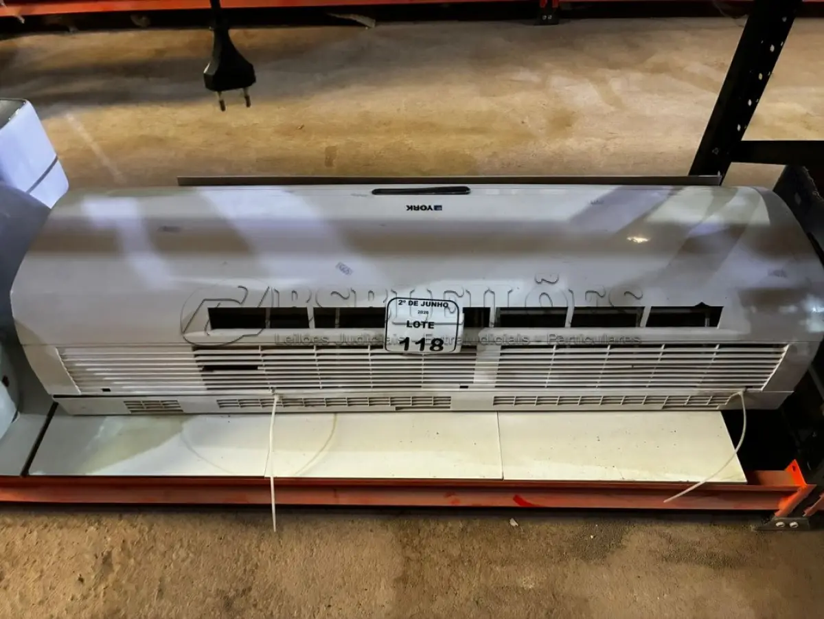 LOTE 118 - 01 EVAPORADORA MARCA YORK E 01 BARRA RETA DE MUSCULAÇÃO. (NO ESTADO) ATENÇÃO! FAZER A VISITAÇÃO ANTES DE ARREMATAR, NÃO SABEMOS SE FUNCIONA, LEILÃO NÃO TEM GARANTIA E NEM DEVOLUÇÃO, SUJEITO A POSSÍVEIS AVARIAS VISÍVEIS/OCULTAS E/OU AUSÊNCIA DE COMPONENTES.