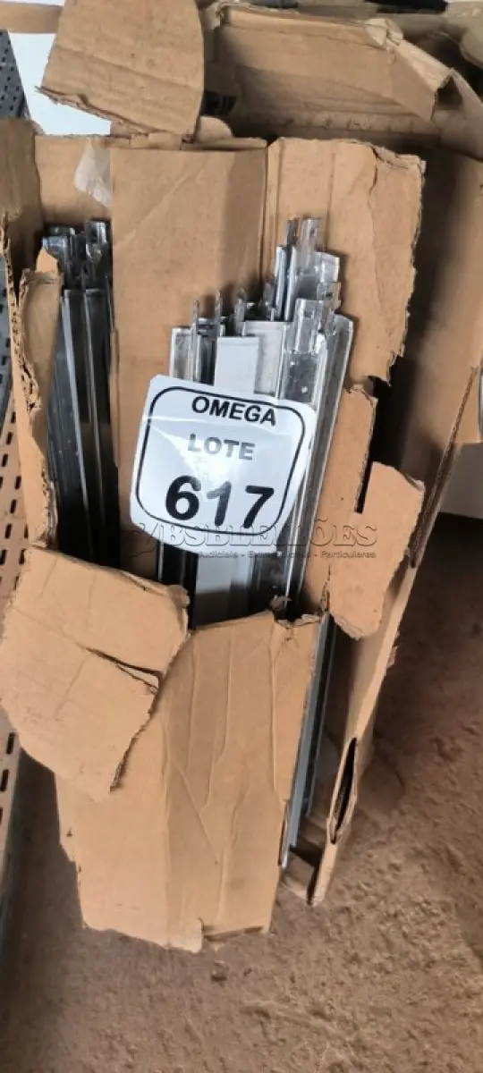 LOTE 617 - 138 PERFIS SECUNDÁRIOS PARA FORRO REMOVÍVEL - 25A - 625