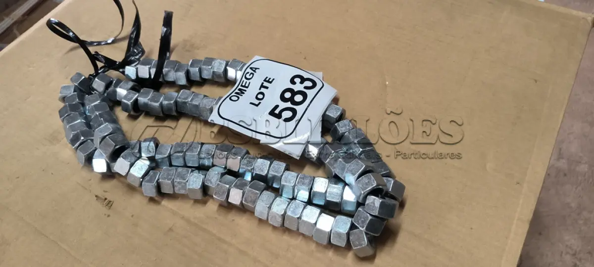 LOTE 583 - 100 PORCAS SEXTAVADA POLIDA M13 X 1.5. (NO ESTADO EM QUE SE ENCONTRA. SUJEITO A AVARIAS OCULTAS/VISÍVEIS.)
