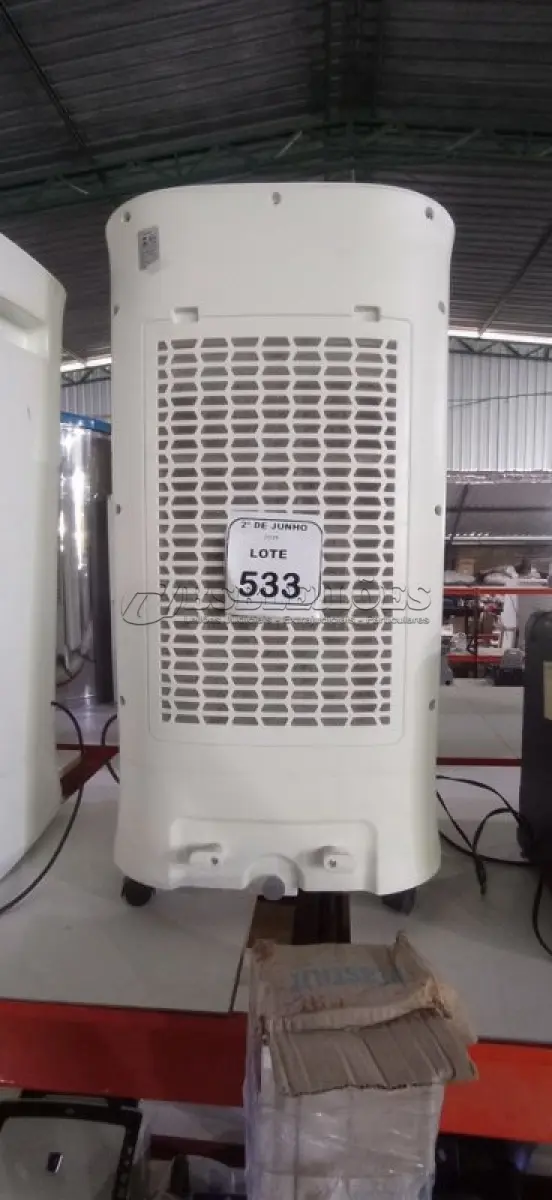 LOTE 533 - 01 CLIMATIZADOR DE AR 220V MARCA VENTISOL. (NO ESTADO) ATENÇÃO! FAZER A VISITAÇÃO ANTES DE ARREMATAR, NÃO SABEMOS SE FUNCIONA, LEILÃO NÃO TEM GARANTIA E NEM DEVOLUÇÃO, SUJEITO A POSSÍVEIS AVARIAS VISÍVEIS/OCULTAS E/OU AUSÊNCIA DE COMPONENTES.