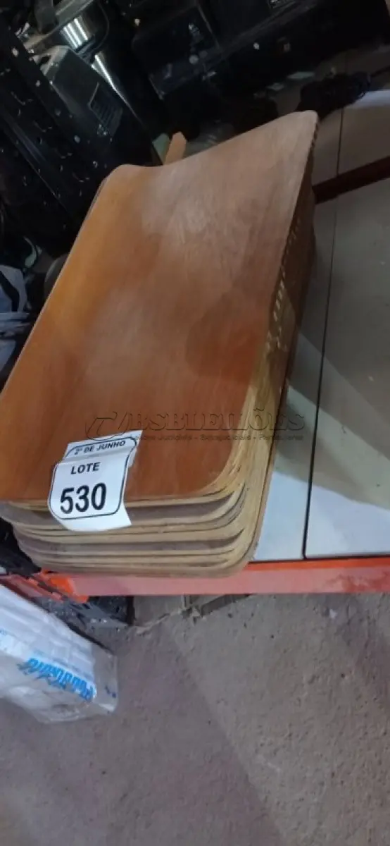 LOTE 530 - 20 PLACAS DE MADEIRA. (NO ESTADO) ATENÇÃO! FAZER A VISITAÇÃO ANTES DE ARREMATAR, NÃO SABEMOS SE FUNCIONA, LEILÃO NÃO TEM GARANTIA E NEM DEVOLUÇÃO, SUJEITO A POSSÍVEIS AVARIAS VISÍVEIS/OCULTAS E/OU AUSÊNCIA DE COMPONENTES.