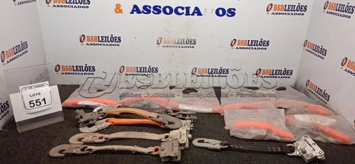 LOTE 551 - 01 LOTE COM VÁRIOS TRAVAQUEDAS. (NO ESTADO) ATENÇÃO! FAZER A VISITAÇÃO ANTES DE ARREMATAR, NÃO SABEMOS SE FUNCIONA, LEILÃO NÃO TEM GARANTIA E NEM DEVOLUÇÃO, SUJEITO A POSSÍVEIS AVARIAS VISÍVEIS/OCULTAS E/OU AUSÊNCIA DE COMPONENTES.